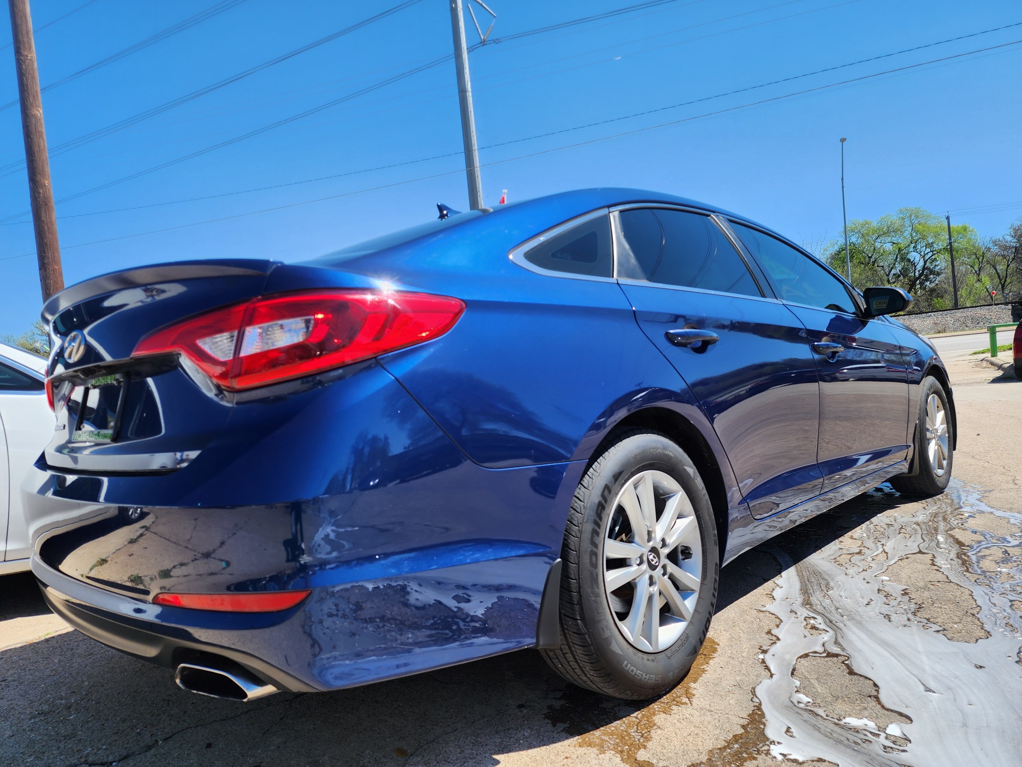 2016 BLUE Hyundai Sonata SE (5NPE24AF8GH) with an 2.4L L4 DOHC 16V engine, 7A transmission, located at 2660 S.Garland Avenue, Garland, TX, 75041, (469) 298-3118, 32.885387, -96.656776 - Welcome to DallasAutos4Less, one of the Premier BUY HERE PAY HERE Dealers in the North Dallas Area. We specialize in financing to people with NO CREDIT or BAD CREDIT. We need proof of income, proof of residence, and a ID. Come buy your new car from us today!! This is a Very clean 2016 HYUNDAI SON - Photo #3
